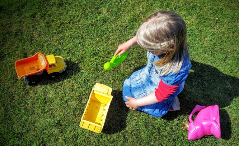 Rollenspiel Blumen gießen Frau Piefke schreibt